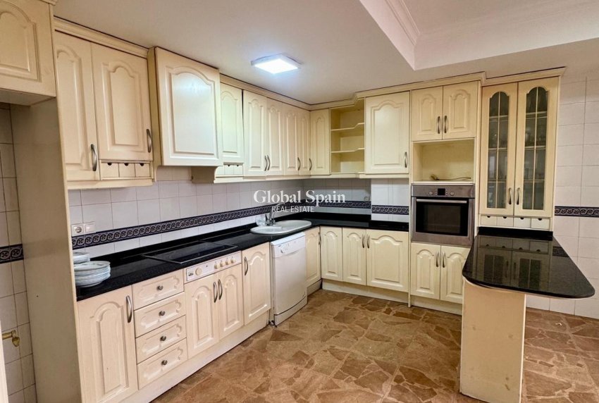Resale - APARTMENT -
TORREVIEJA - Center