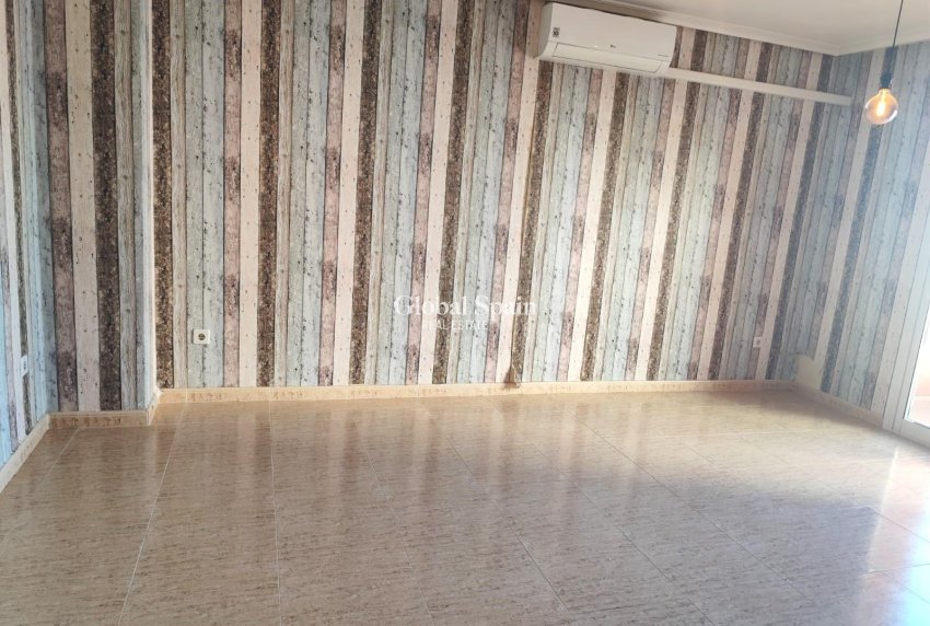 Resale - APARTMENT -
TORREVIEJA - Center