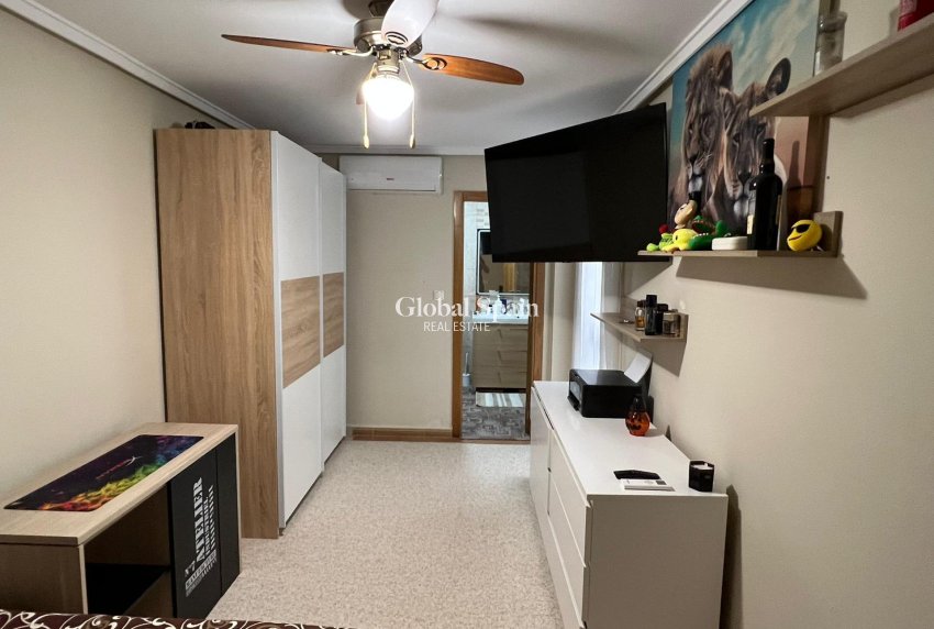 Resale - APARTMENT -
TORREVIEJA - Center