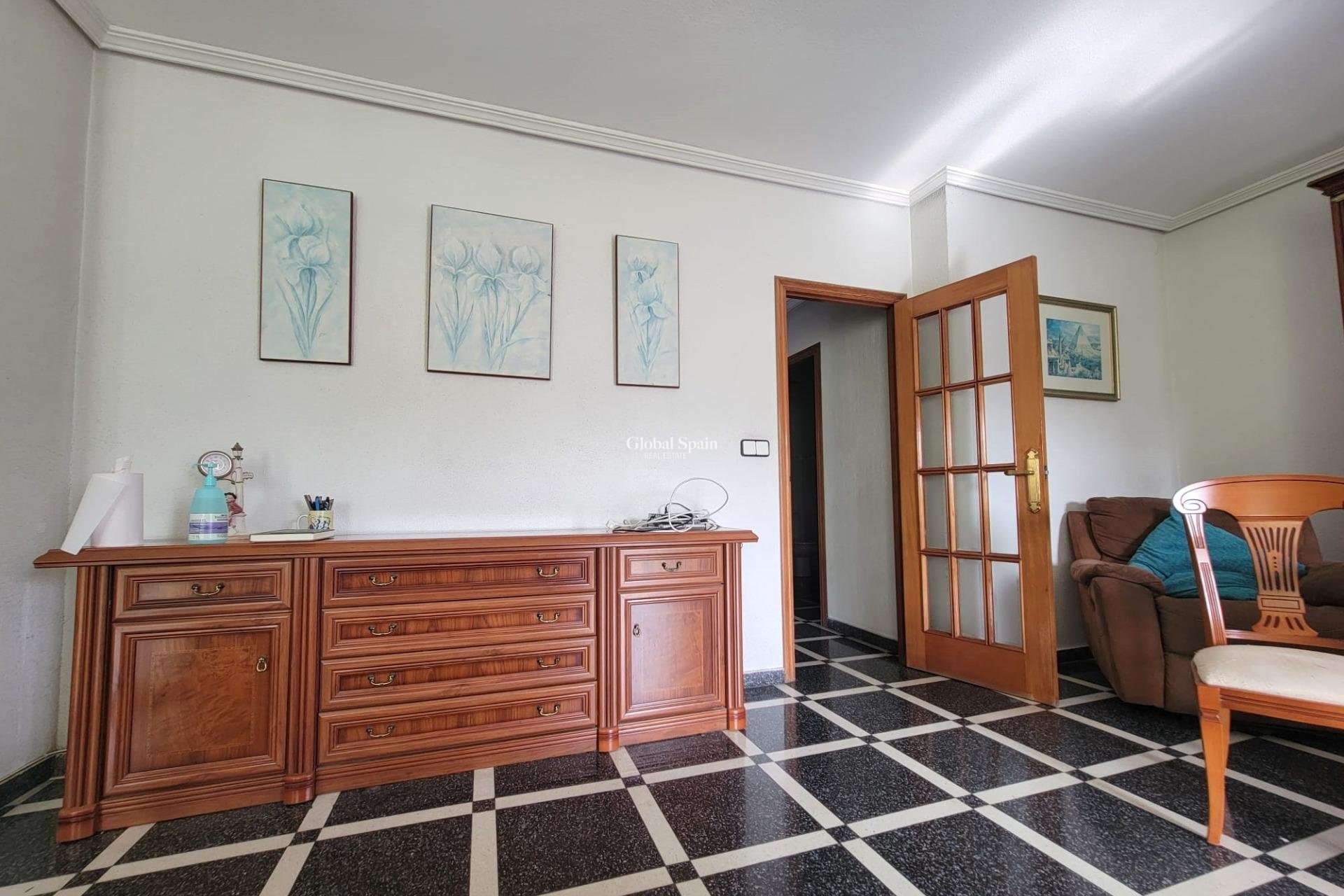 Resale - APARTMENT -
TORREVIEJA - Center