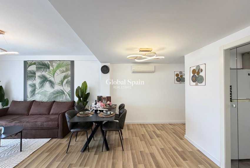 Resale - APARTMENT -
TORREVIEJA - Center
