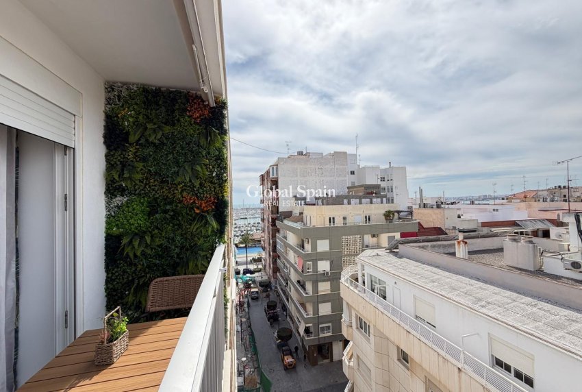 Resale - APARTMENT -
TORREVIEJA - Center