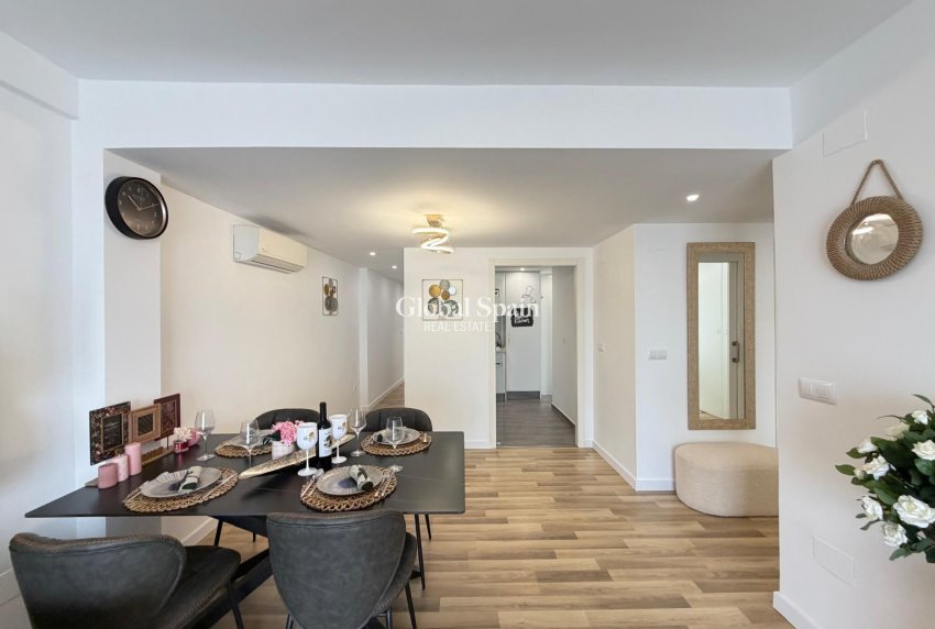 Resale - APARTMENT -
TORREVIEJA - Center