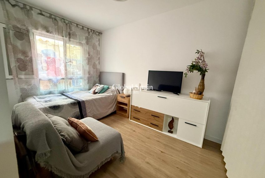 Resale - APARTMENT -
TORREVIEJA - Center