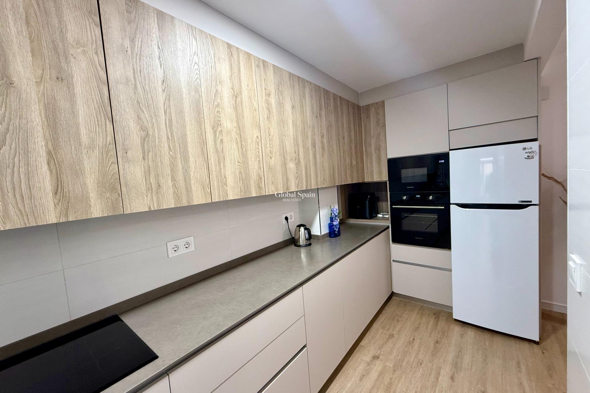 Resale - APARTMENT -
TORREVIEJA - Center