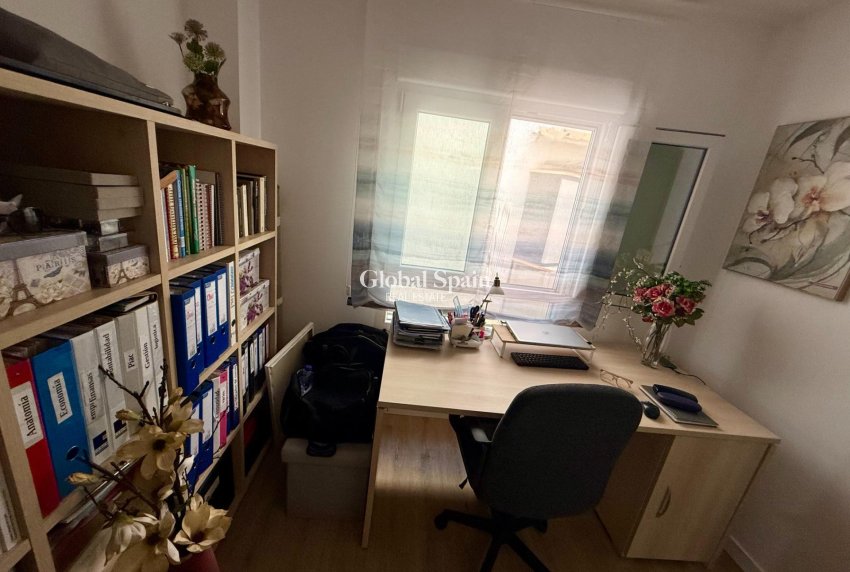 Resale - APARTMENT -
TORREVIEJA - Center