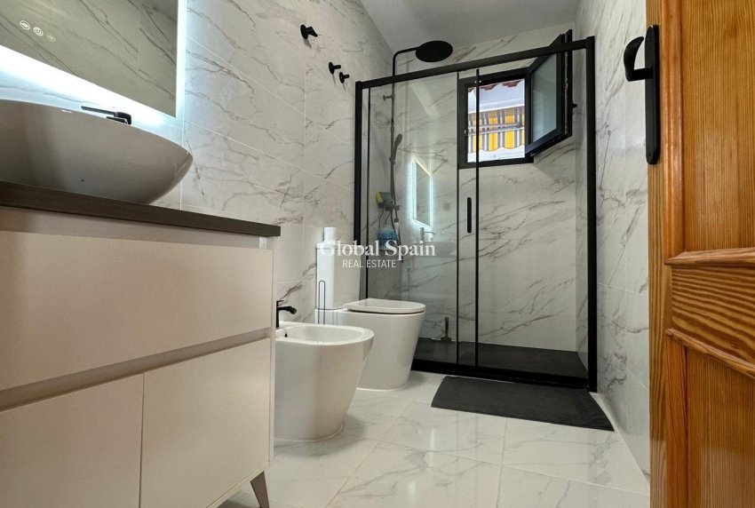Resale - APARTMENT -
TORREVIEJA - Center