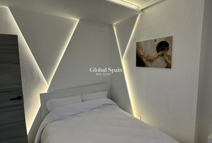 Resale - APARTMENT -
TORREVIEJA - Center