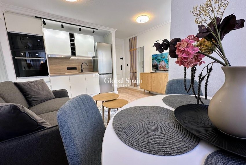 Resale - APARTMENT -
TORREVIEJA - Center