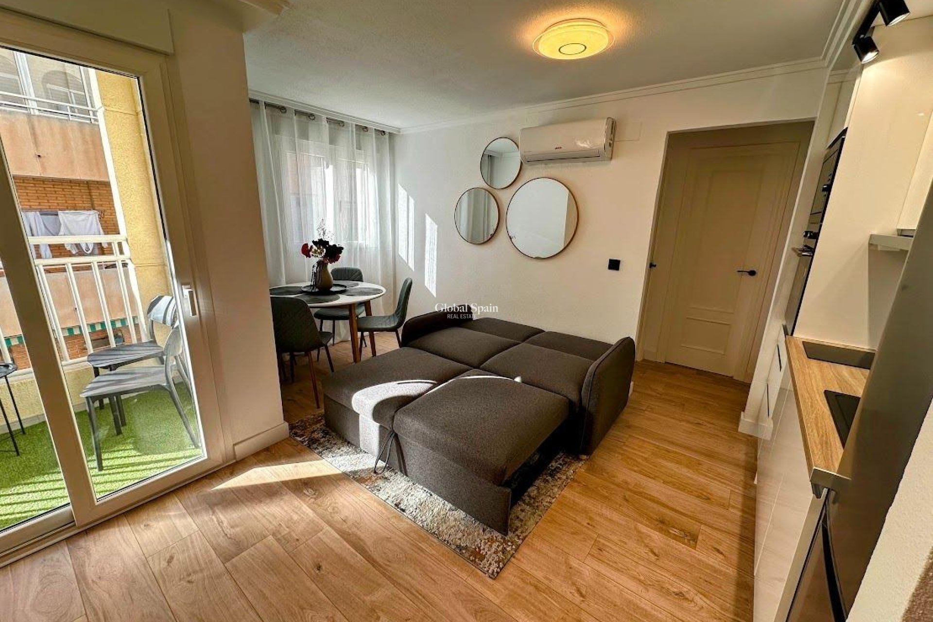Resale - APARTMENT -
TORREVIEJA - Center