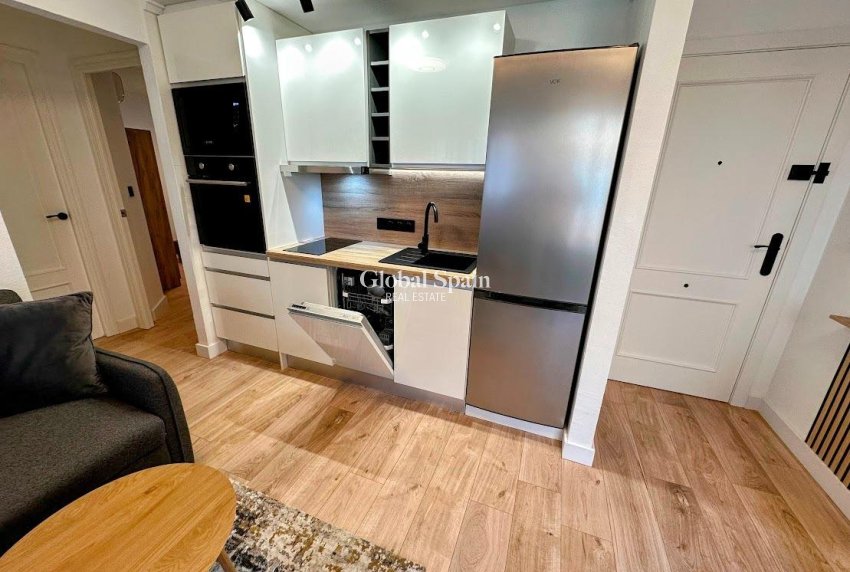 Resale - APARTMENT -
TORREVIEJA - Center