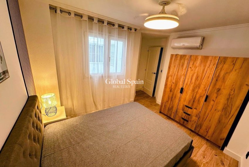 Resale - APARTMENT -
TORREVIEJA - Center