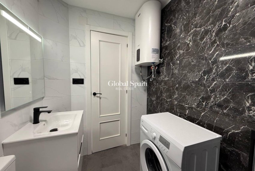Resale - APARTMENT -
TORREVIEJA - Center