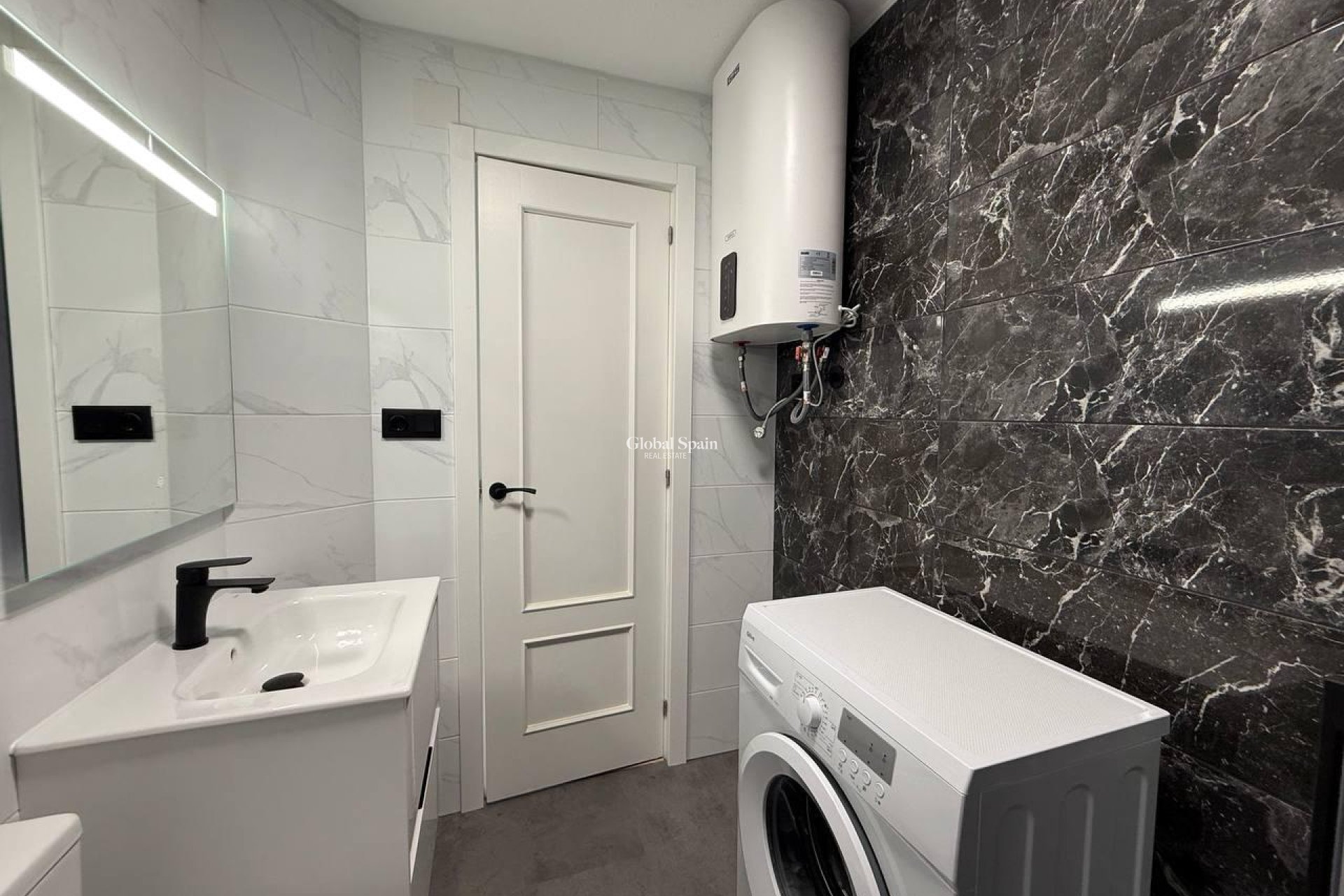 Resale - APARTMENT -
TORREVIEJA - Center