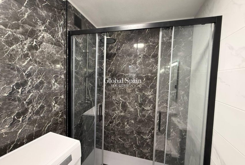 Resale - APARTMENT -
TORREVIEJA - Center