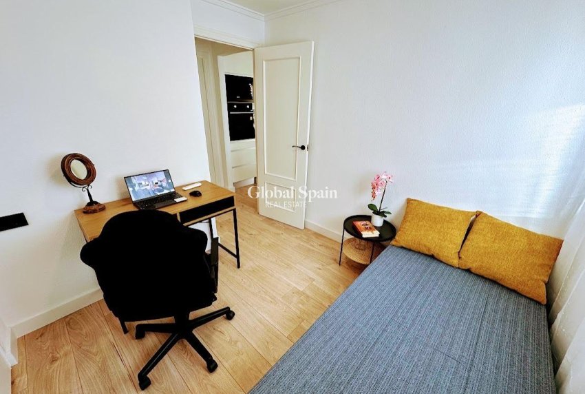 Resale - APARTMENT -
TORREVIEJA - Center