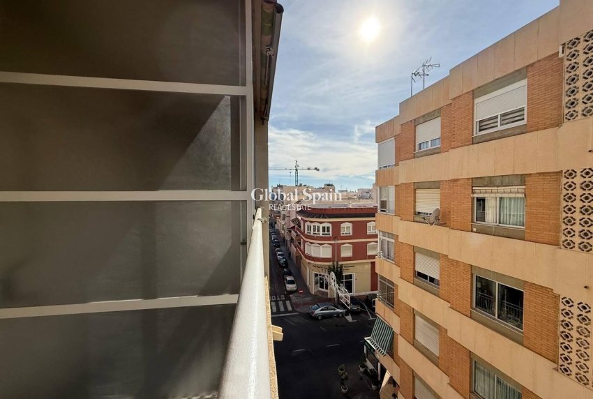 Resale - APARTMENT -
TORREVIEJA - Center