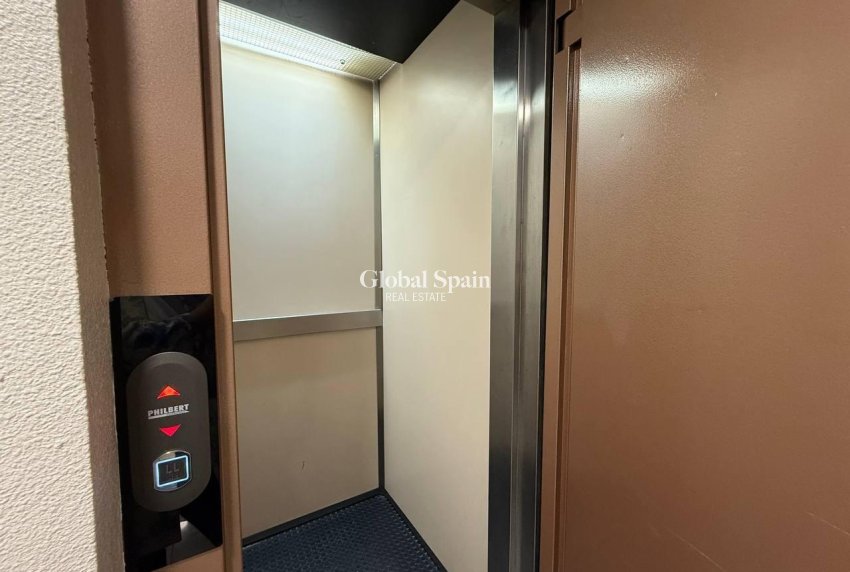Resale - APARTMENT -
TORREVIEJA - Center