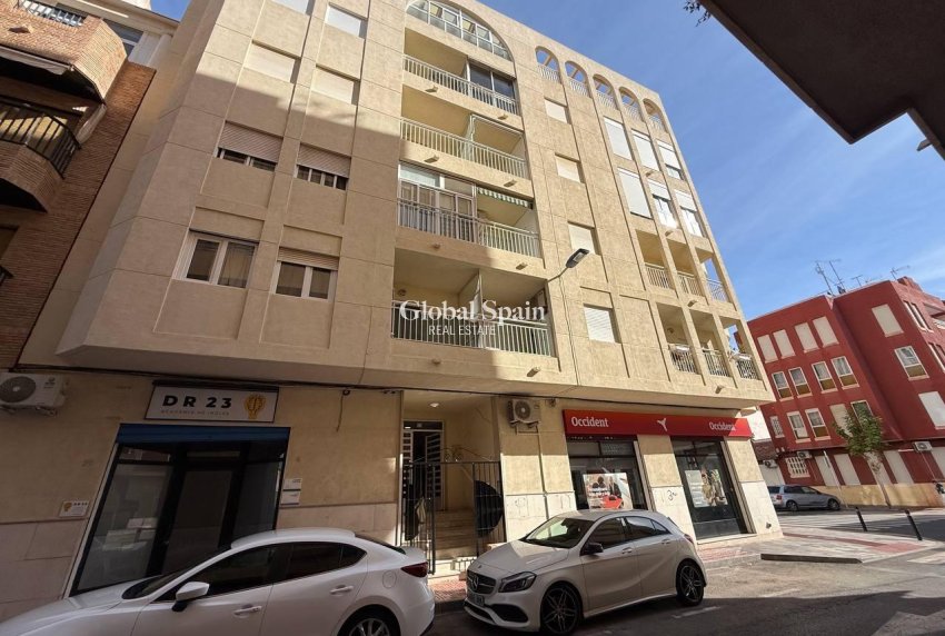 Resale - APARTMENT -
TORREVIEJA - Center