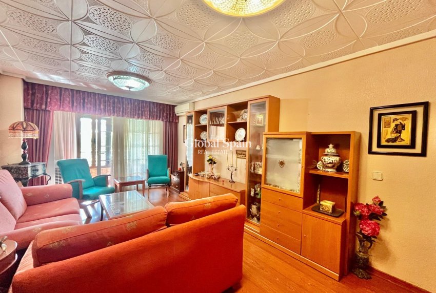 Resale - APARTMENT -
TORREVIEJA - Center
