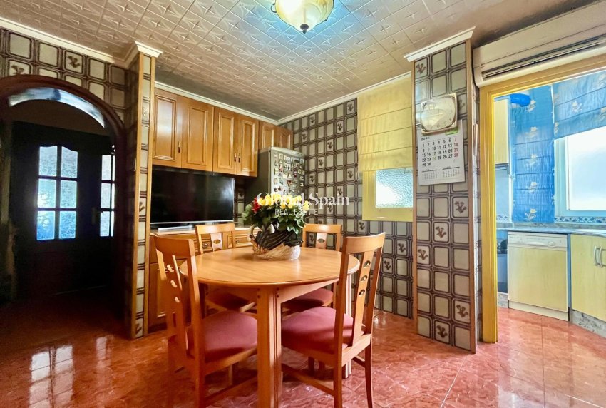 Resale - APARTMENT -
TORREVIEJA - Center