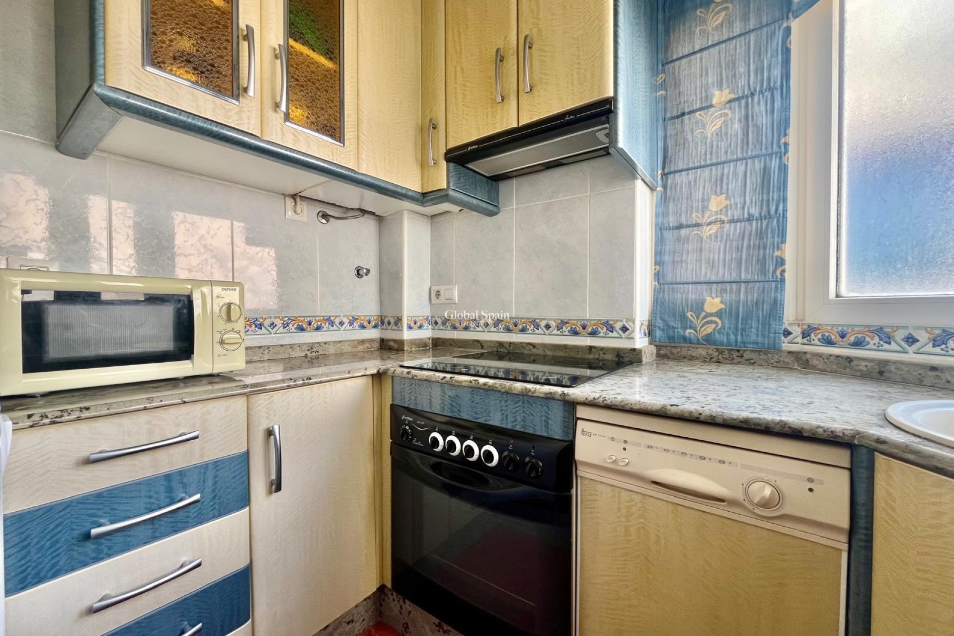 Resale - APARTMENT -
TORREVIEJA - Center