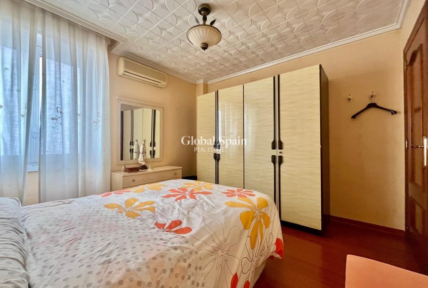 Resale - APARTMENT -
TORREVIEJA - Center