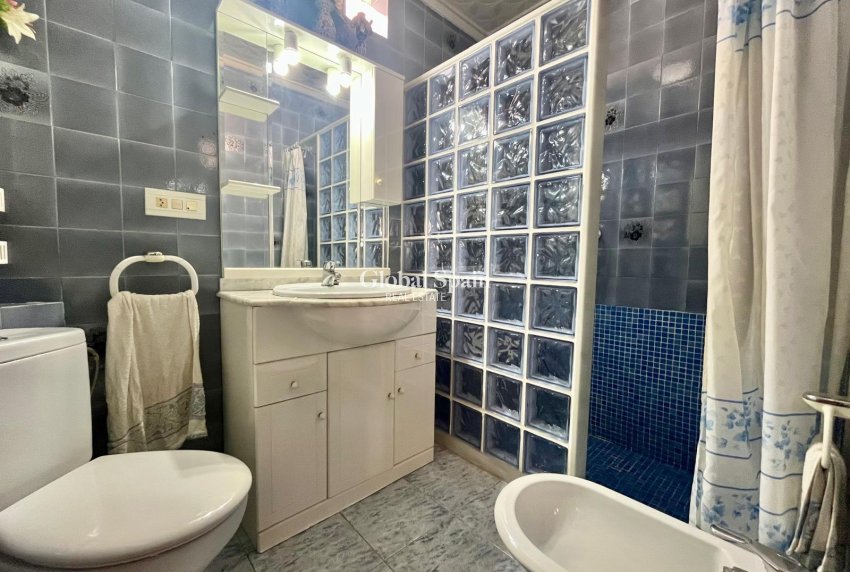 Resale - APARTMENT -
TORREVIEJA - Center