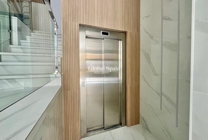 Resale - APARTMENT -
TORREVIEJA - Center