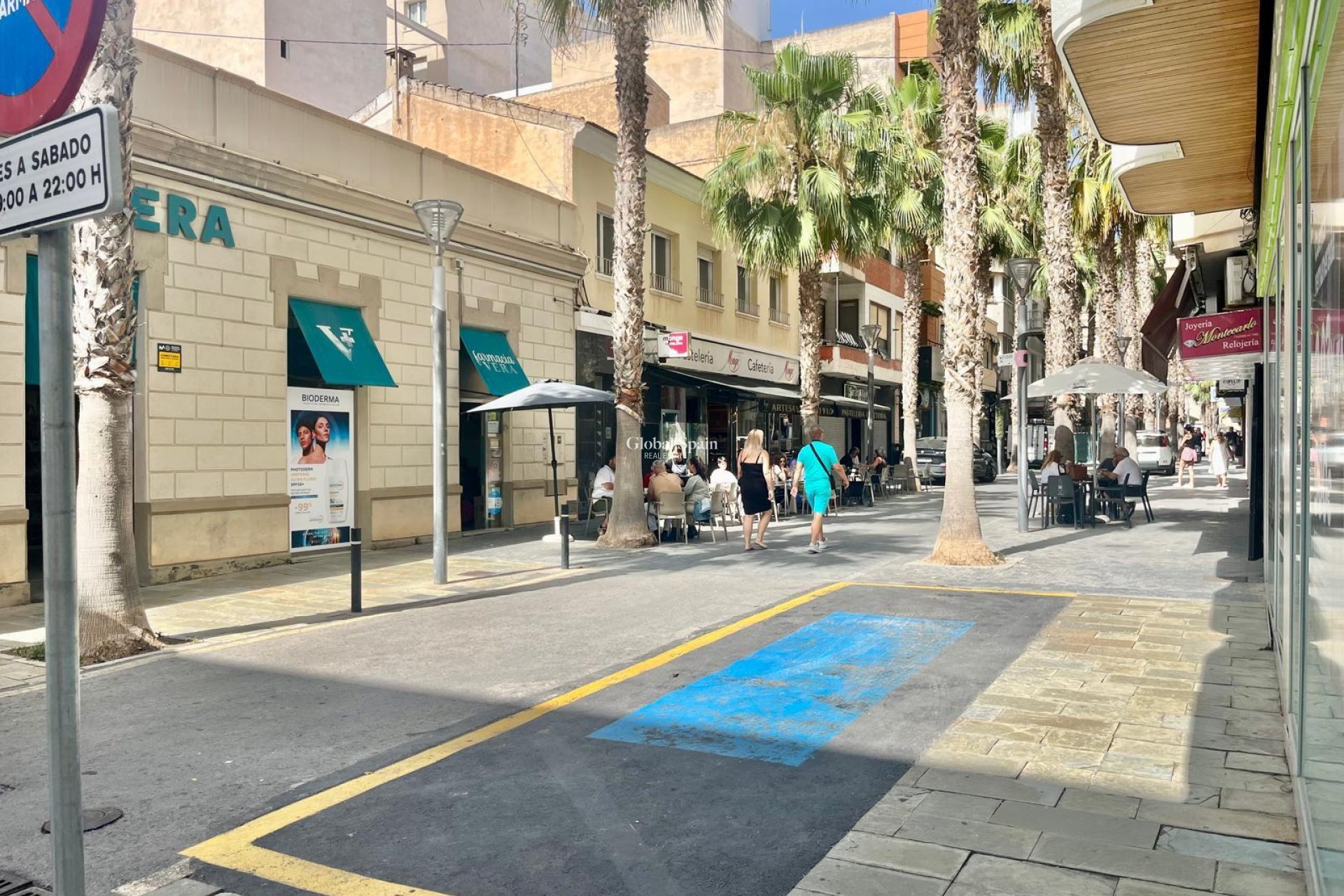 Resale - APARTMENT -
TORREVIEJA - Center