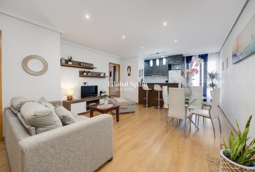 Resale - APARTMENT -
TORREVIEJA - Center