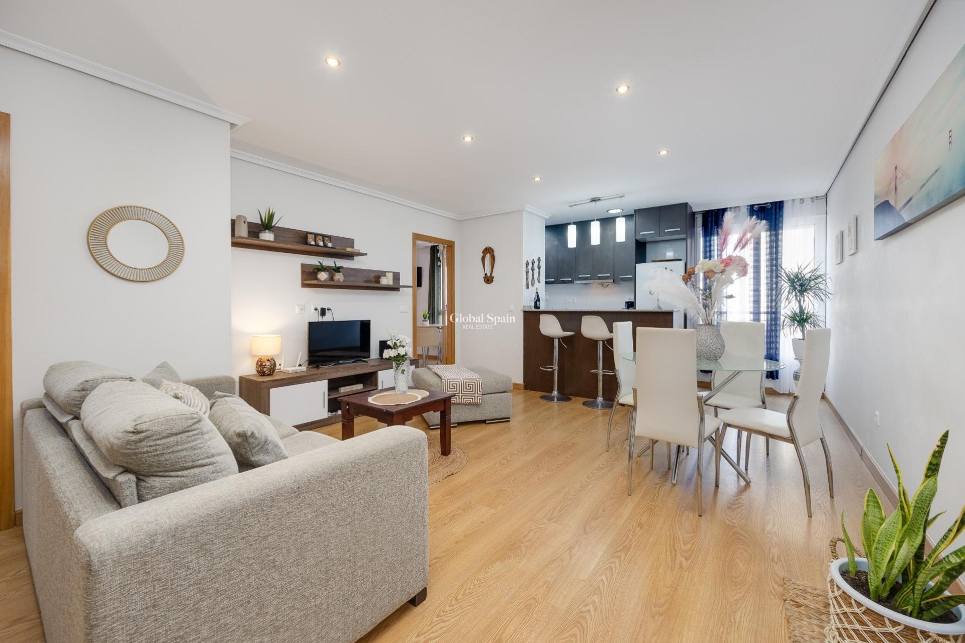 Resale - APARTMENT -
TORREVIEJA - Center