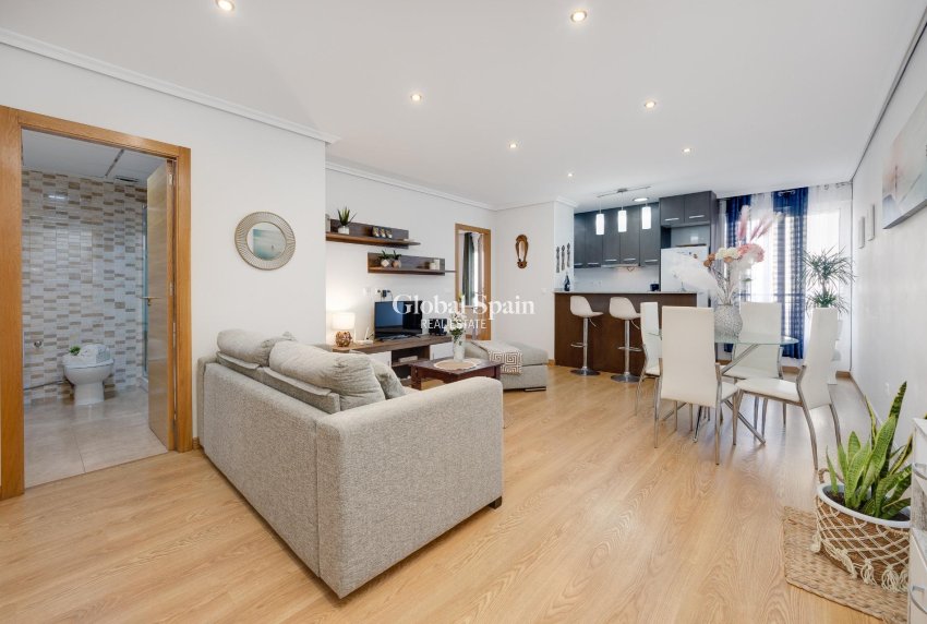 Resale - APARTMENT -
TORREVIEJA - Center