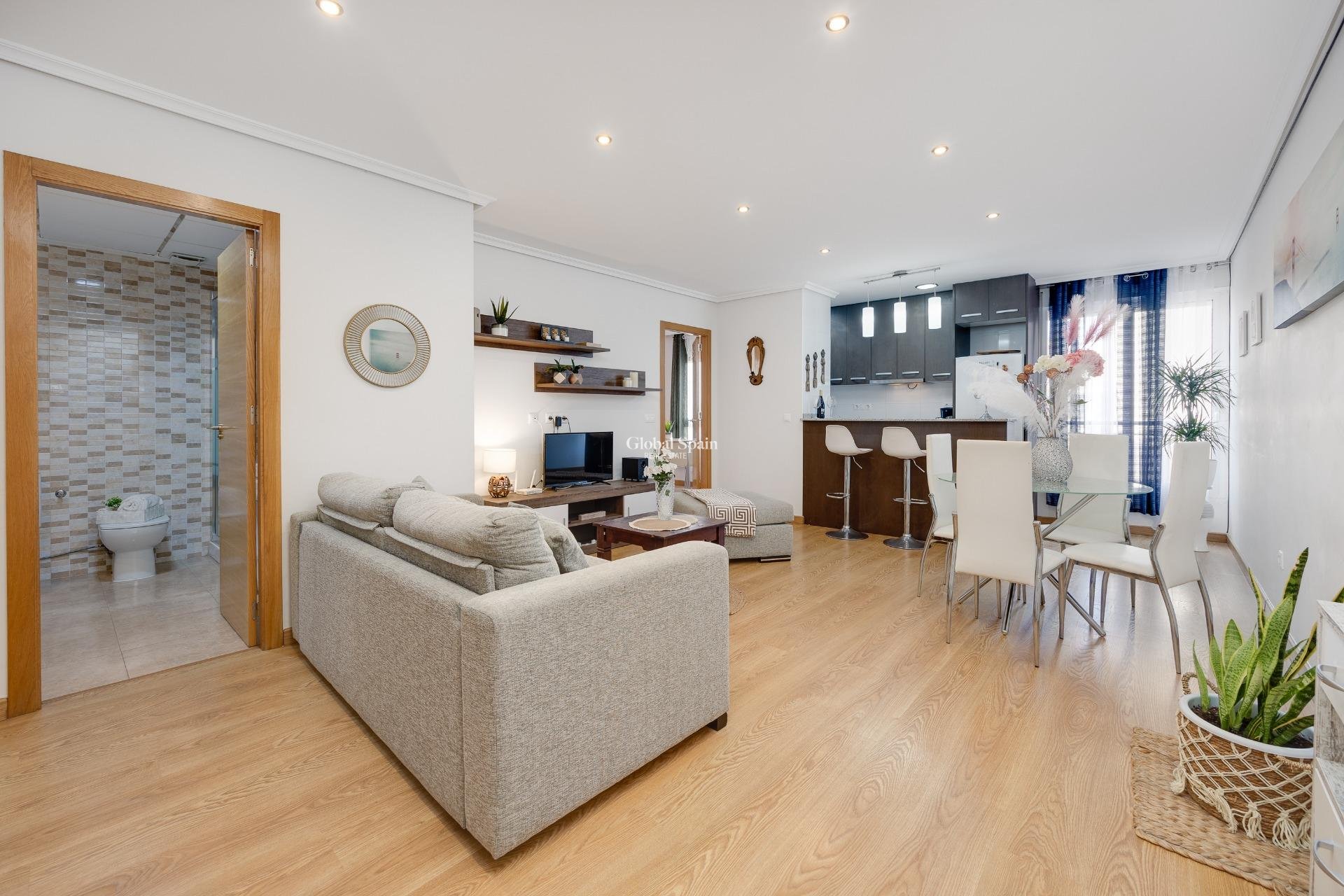 Resale - APARTMENT -
TORREVIEJA - Center