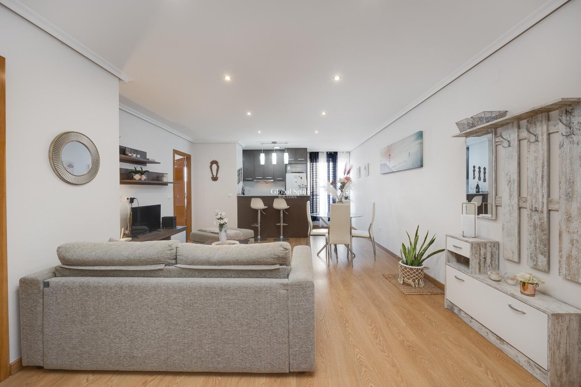 Resale - APARTMENT -
TORREVIEJA - Center