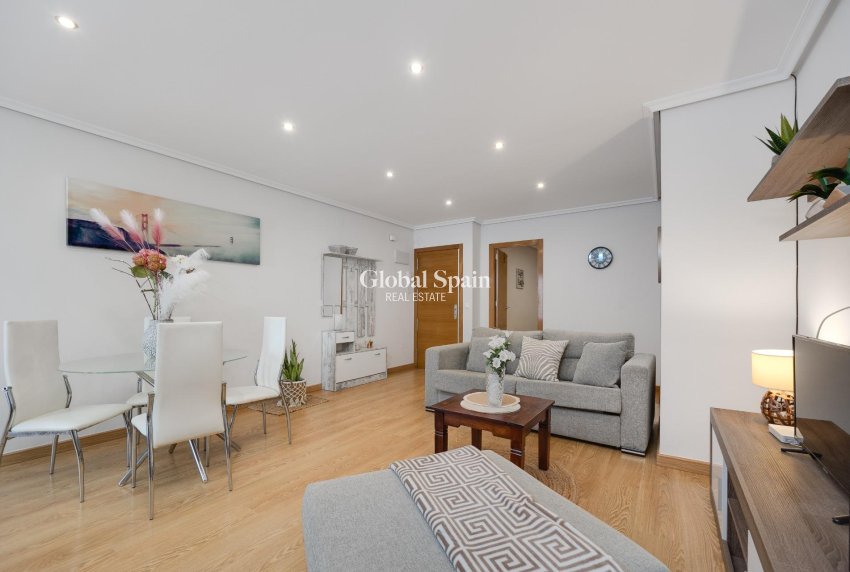 Resale - APARTMENT -
TORREVIEJA - Center