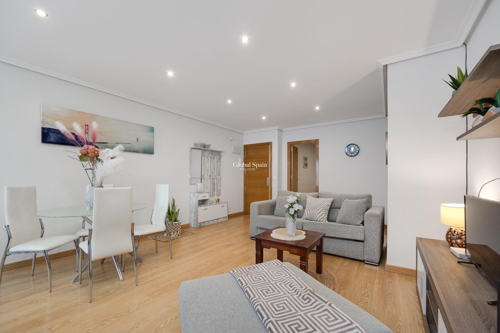 Resale - APARTMENT -
TORREVIEJA - Center