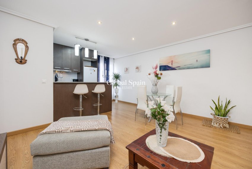 Resale - APARTMENT -
TORREVIEJA - Center