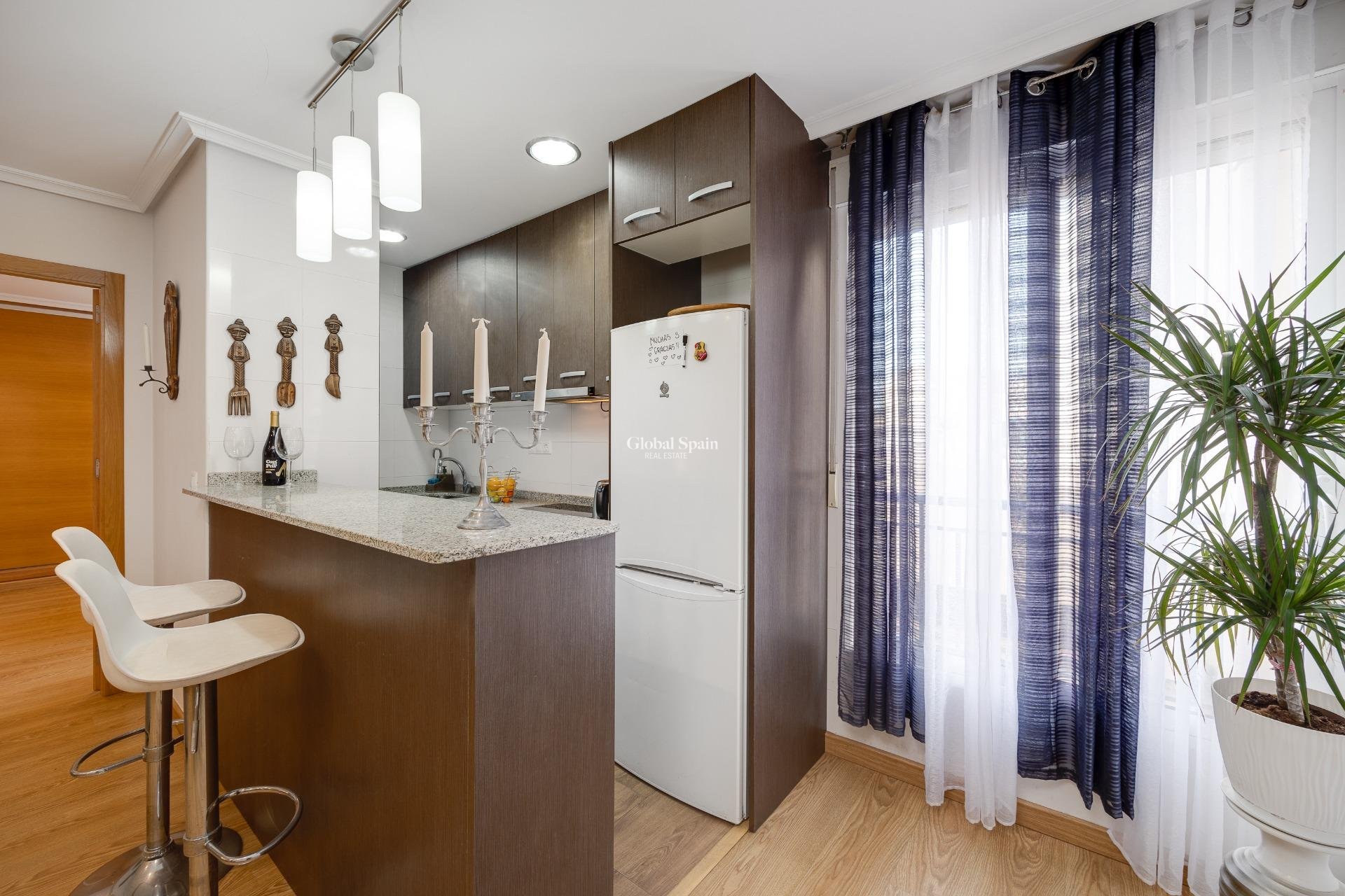 Resale - APARTMENT -
TORREVIEJA - Center