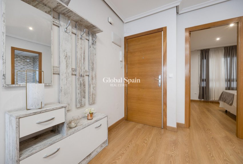 Resale - APARTMENT -
TORREVIEJA - Center