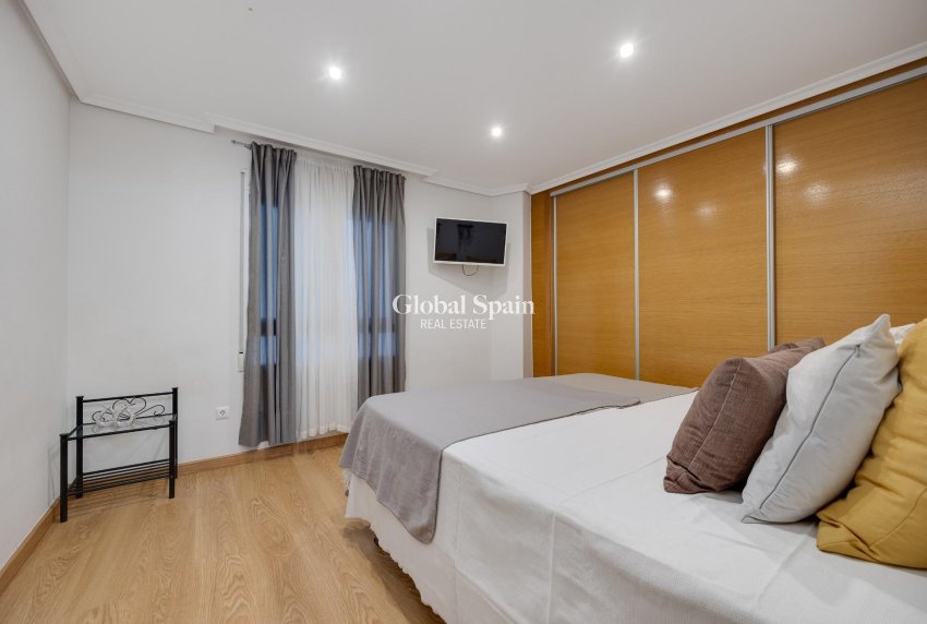 Resale - APARTMENT -
TORREVIEJA - Center