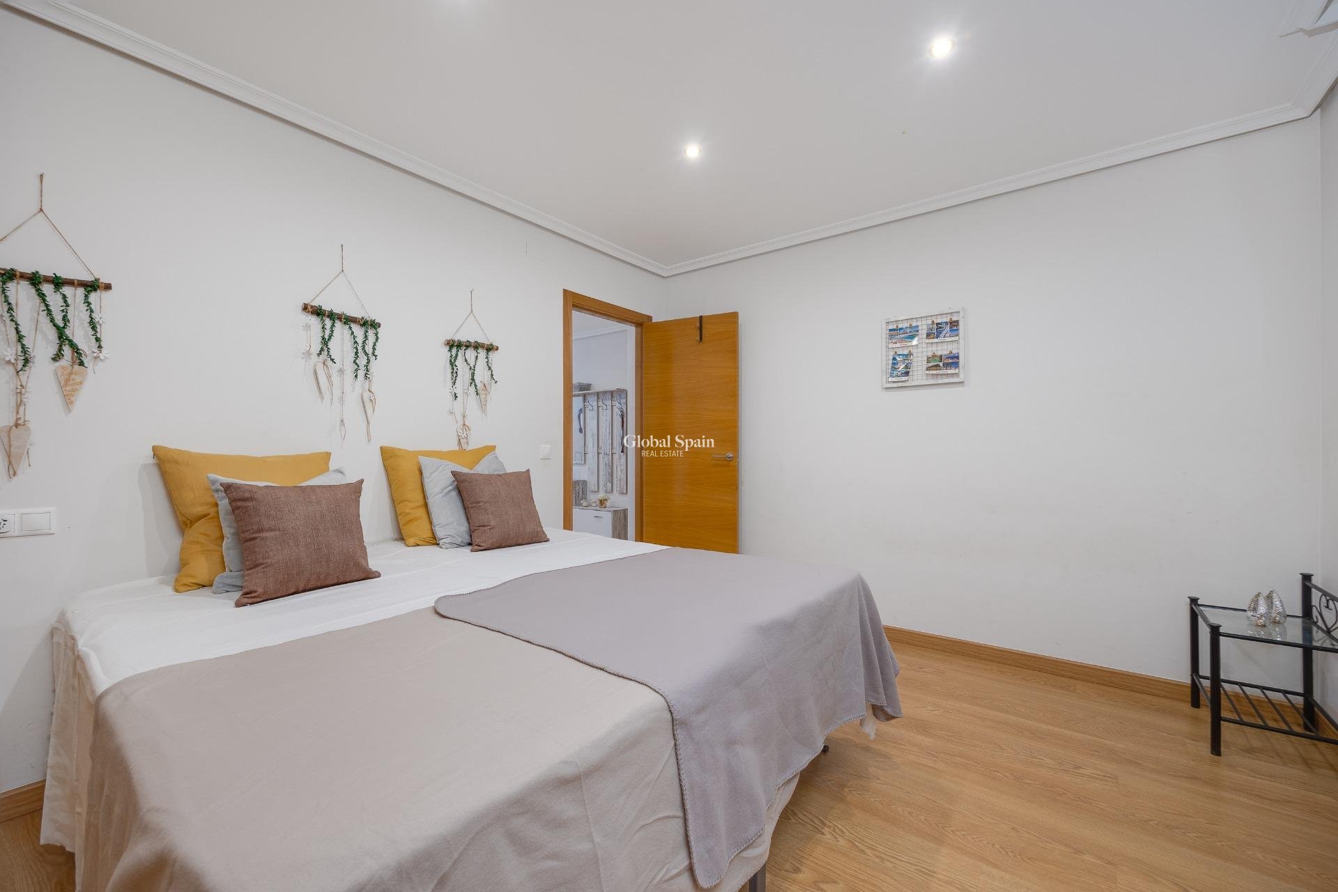 Resale - APARTMENT -
TORREVIEJA - Center