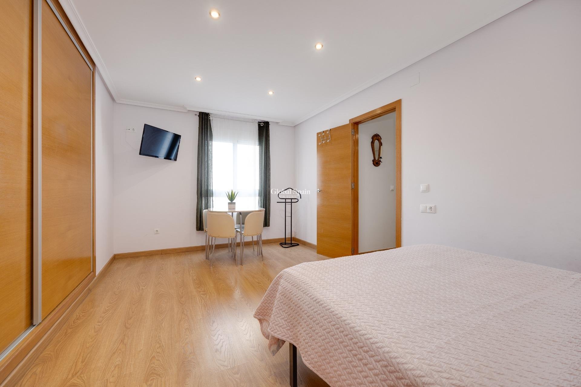 Resale - APARTMENT -
TORREVIEJA - Center