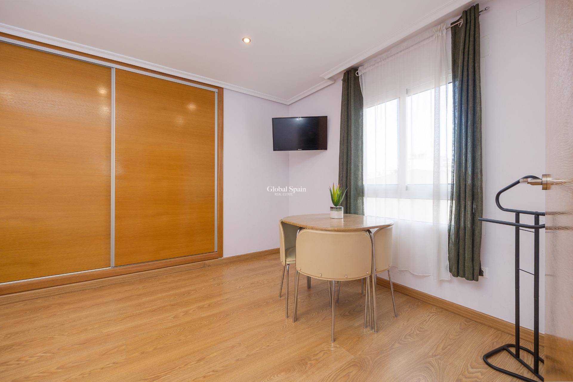 Resale - APARTMENT -
TORREVIEJA - Center