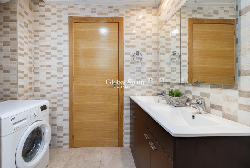 Resale - APARTMENT -
TORREVIEJA - Center