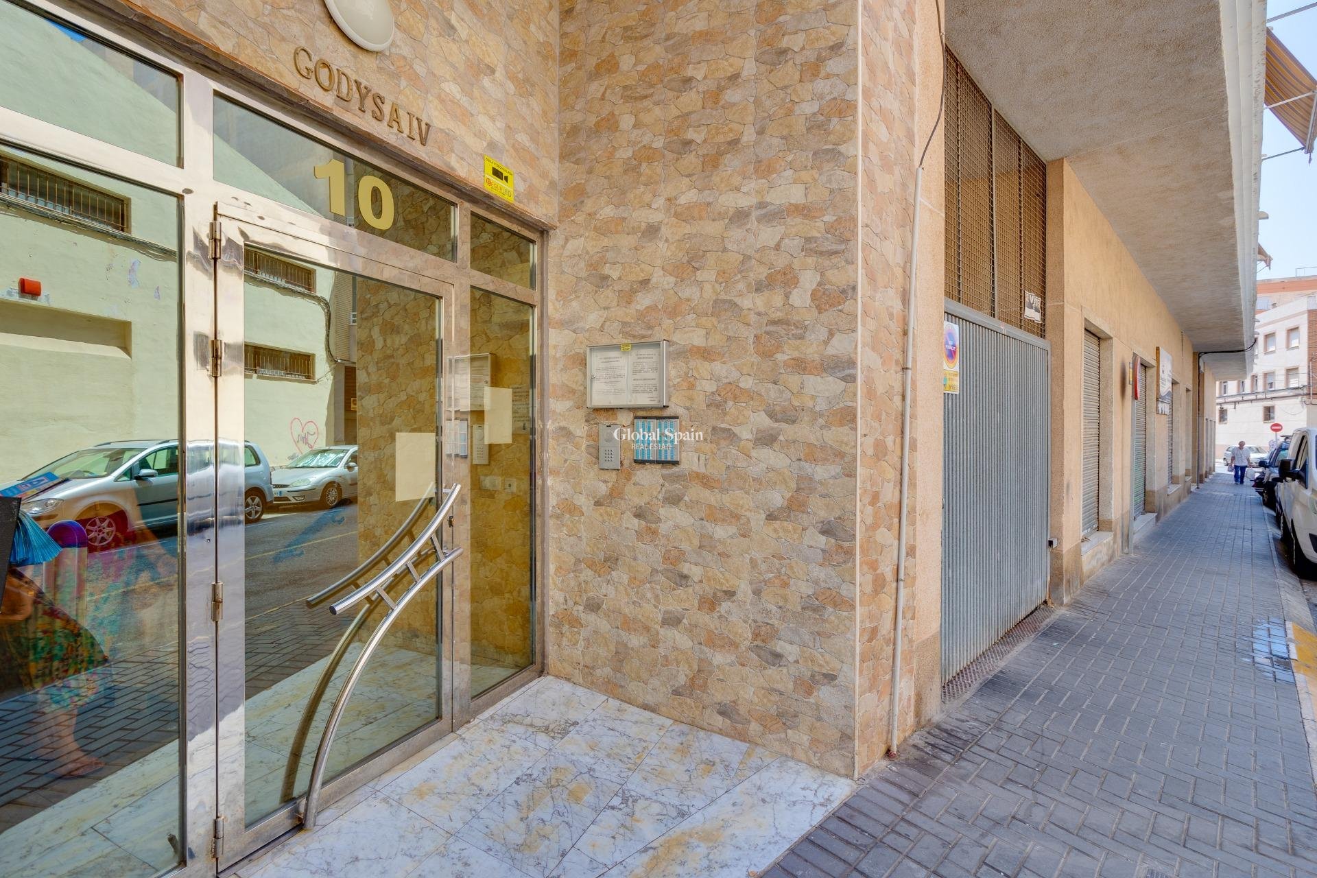 Resale - APARTMENT -
TORREVIEJA - Center