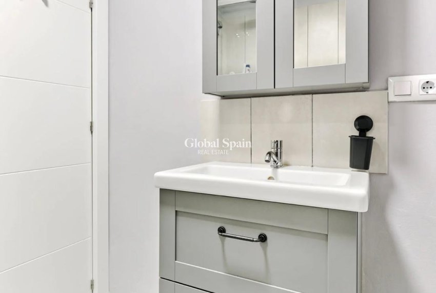 Resale - APARTMENT -
TORREVIEJA - Center
