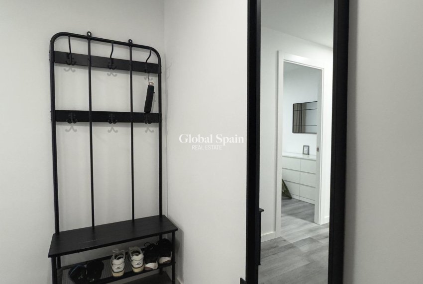Resale - APARTMENT -
TORREVIEJA - Center