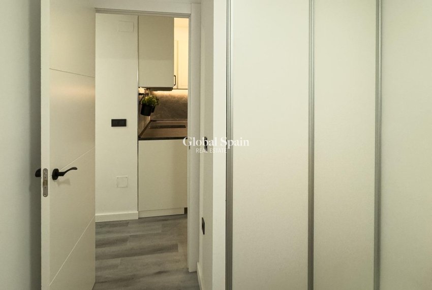 Resale - APARTMENT -
TORREVIEJA - Center
