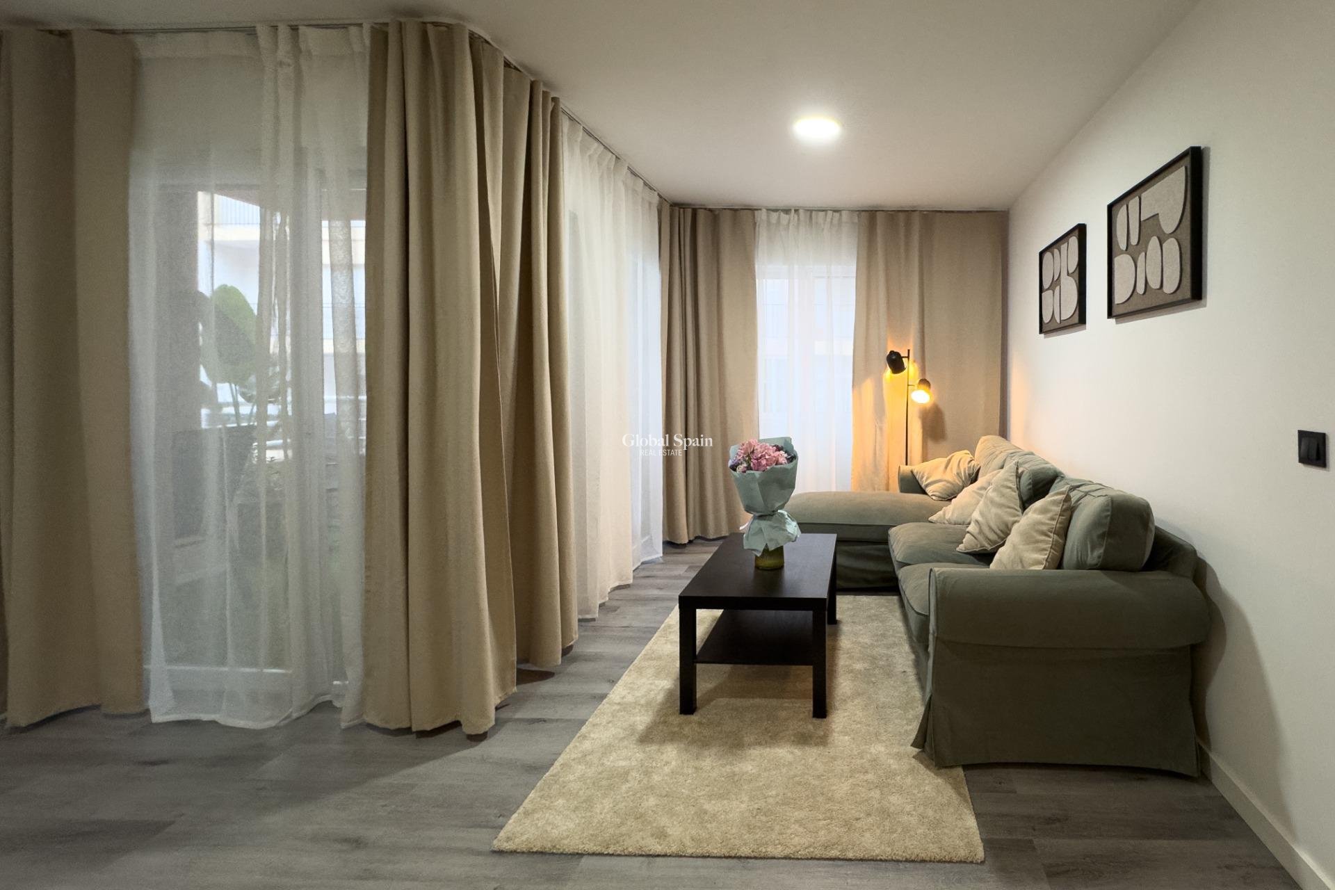 Resale - APARTMENT -
TORREVIEJA - Center